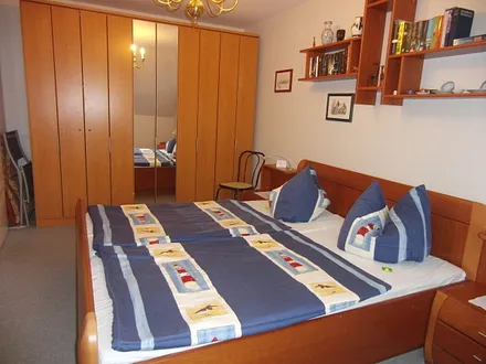 Kleiderschrank im Schlafzimmer