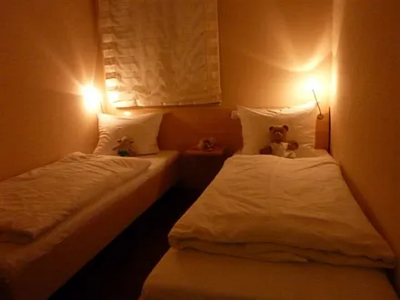 Schlafzimmer mit 2 Einzelbetten