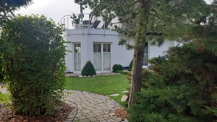 Blick auf Ihre Dachterrasse, vom Garten aus betrachtet