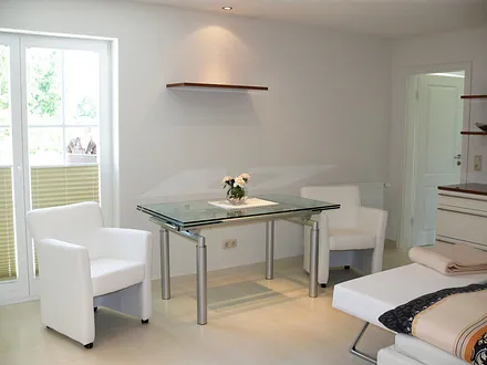 Sitz- und Esstgelegenheit