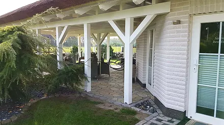 Saunagebäude, mit Sauna, Saunadusche sowie Infrarotkabine