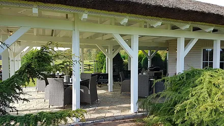 unser überdachte Grillplatz am Saunagebäude