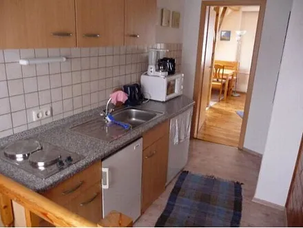 Küchenzeile mit Spülmaschine