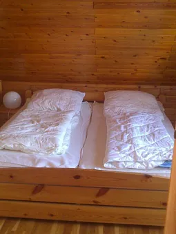 Separates Schlafzimmer mit zusätzlichem Kinderbett
