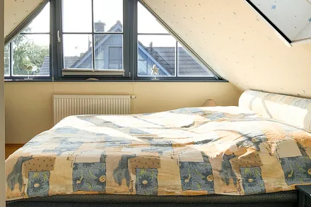 Im Dachgeschoss befinden sich ein Doppelbett 160x200 cm mit 2 getrennten Matratzen