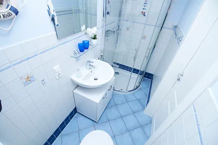 und einer Dusche