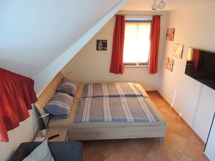 Schlafzimmer 2 im OG mit Doppelbett 180 x 200 cm