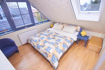 Schlafzimmer 3 im DG mit Doppelbett 160 x 200 cm