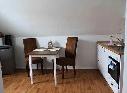 Küchenzeile mit Essbereich