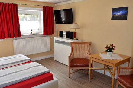 mit HD-TV und Satellit-Empfang