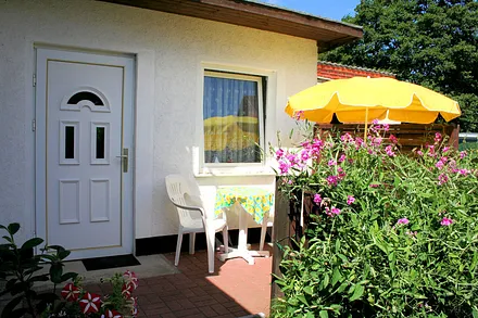 sonnige und geschützte Terasse