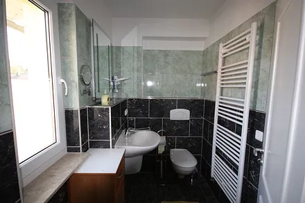 Tageslichtbad mit Handtuchwärmer