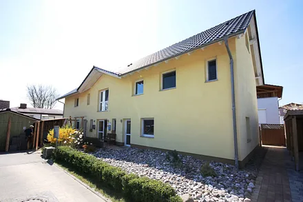 Frühling Hauszufahrt