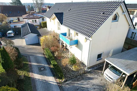 Frühling Hauszufahrt