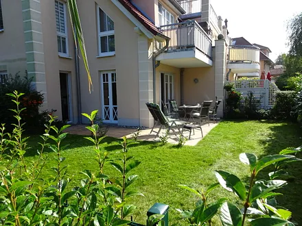 Terrasse mit Garten