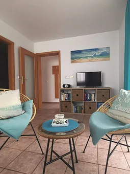 Wohnküche mit Blick auf den Flur 