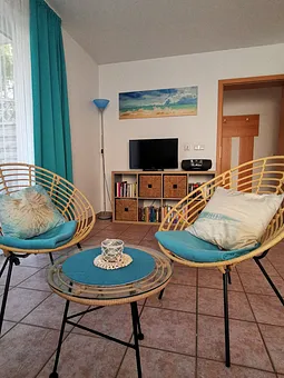 Bücher für Groß und Klein und eine Auswahl an Gesellschaftsspielen 