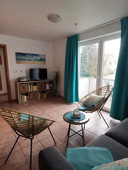 Neben dem Fernseher und kostenlosem W-LAN stehen Bücher für Groß und Klein sowie Gesellschaftspiele zur Verfügung.