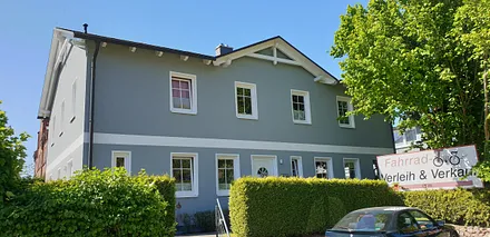 1 Parkplatz vor dem Haus