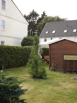 Fahrradstellplatz und Gartenbereich