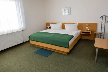 Doppelbett mit verstellbarem Kopfteil
