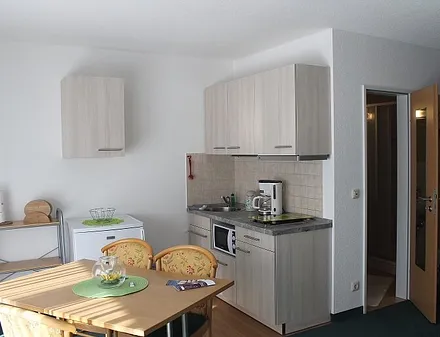 Essbereich 2-Raum mit neuer Küchenzeile