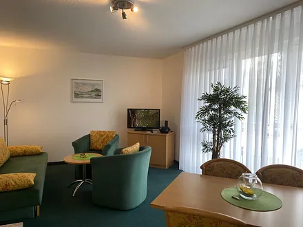 Einblick Wohn- und Essbereich