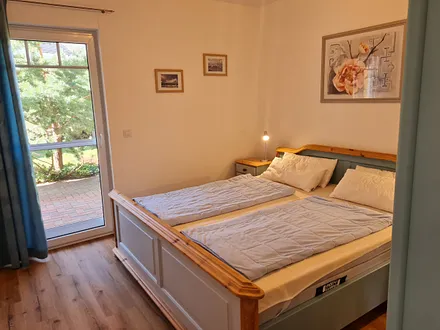 Aussicht in den Garten aus dem Schlafzimmer