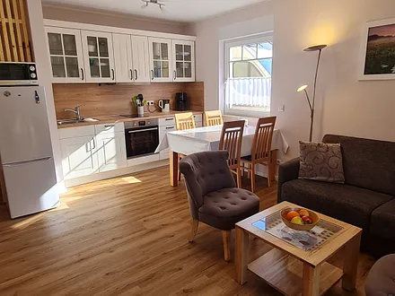 Küche mit  Eßplatz am Fenster