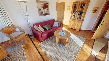 Wohnzimmer mit der variablen Ausziehcouch