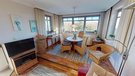 Essecke im Erker mit Blick bis zum Achterwasser