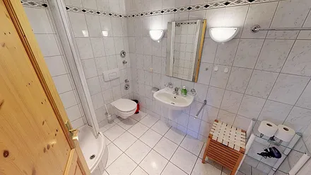 Bad mit Duschkabine