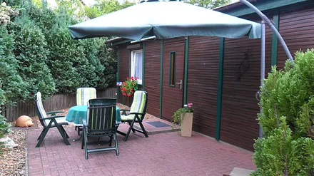 Außenansicht mit Terrasse