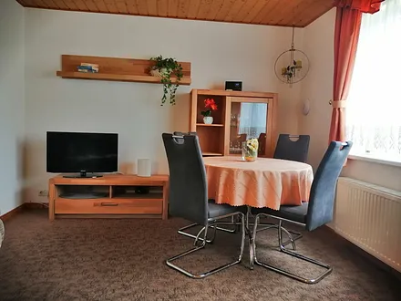 Wohnzimmer mit Essecke