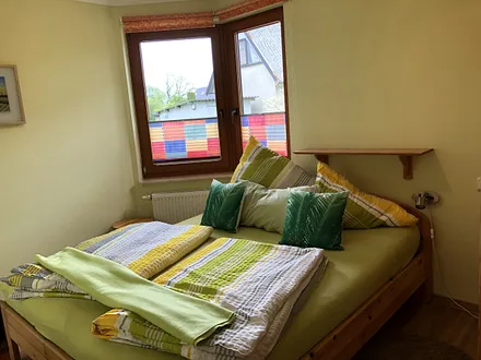 ruhig gelegenes Schlafzimmer