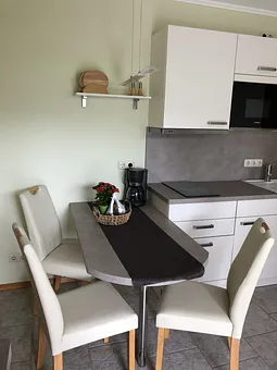 Küchenzeile mit Eßecke