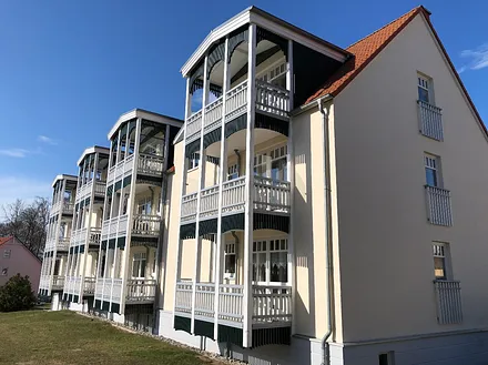 Haus von hinten Wohnung oben rechts