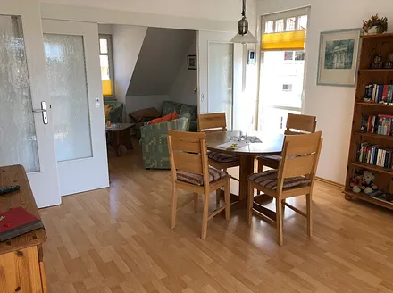 Esstisch mit 4 Stühlen