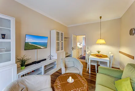 Wohnzimmer mit Flat-TV