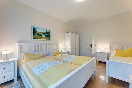 Rolläden vor dem Fenster zum Verdunkeln