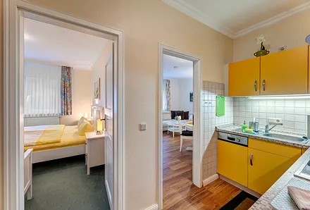 Blick ins Schlafzimmer, Wohnzimmer