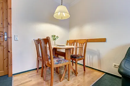 Wohnzimmer mit Essplatz