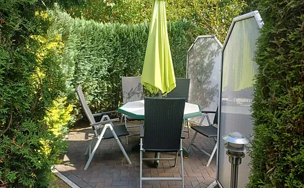 Terrasse in der Gartenanlage