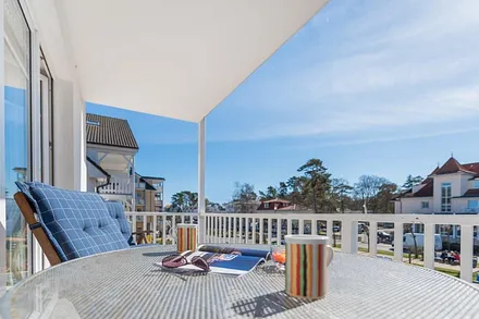 Blick vom Sonnenbalkon auf die Strandstrasse