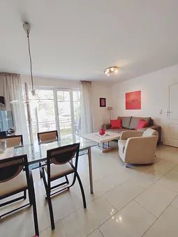 Wohn- Essbereich mit Zugang zum Sonnenbalkon 