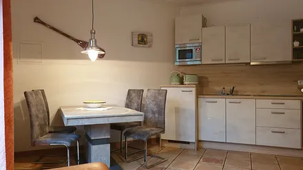 Esstisch mit Küchenzeile