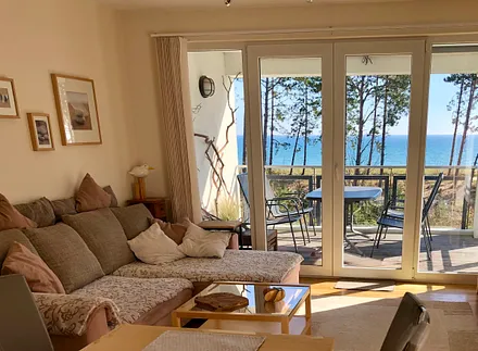 Gemütliche Sitzecke mit Meerblick