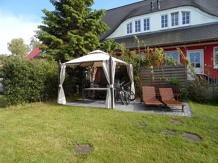 Pavillon für Ferienwohnung im Obergeschoss