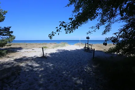 Ihr Strandzugang, am Garten vorbei und dann nur ein paar Meter durch Dünenwald