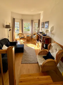 Blick von der Pantry-Küche in den Wohnraum